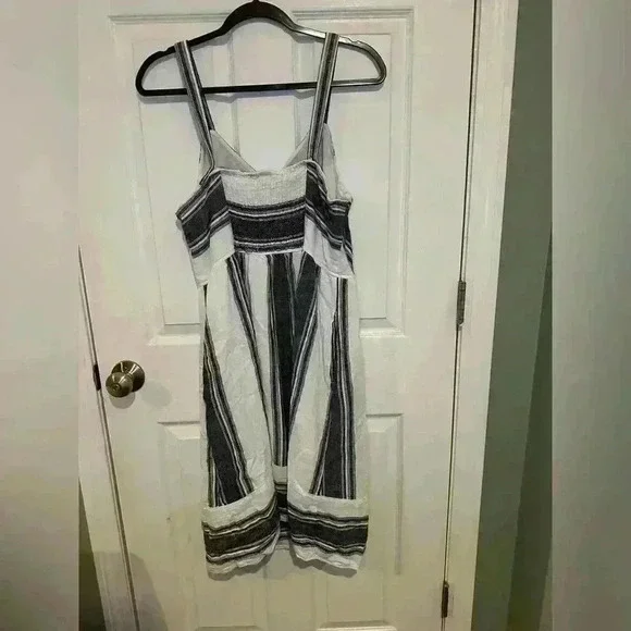 Universal Thread V-Neck Striped Button Front smocked back Midi Dress women’s L - Picture 2 of 4